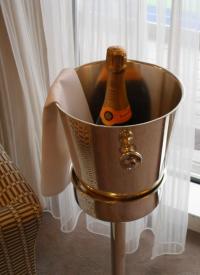 Für die besondere Feier ein Glas Champagner / copyright © Sascha Brenning - Hotelier.de