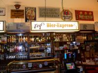 Eine Kneipe seit über 30 Jahren: Der 'Vogt's Bier-Express' in Berlin-Kreuzberg / Bildquelle: Sascha Brenning - Hotelier.de