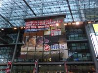 Die Werbekampagne geht weiter: 'Wer viel erreicht, darf auch viel erwarten' - HRS Werbung im Mai 2016 im Hauptbahnhof Berlin