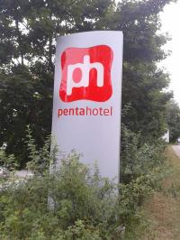 Logo Pentahotel Berlin Potsdam / Foto: © Sascha Brenning - Hotelier.de