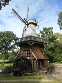 Die Hüvener Mühle ist eine der letzten kombinierten Wind- und Wassermühlen Europas; Bildquelle Hotelier.de