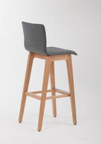 Mit Sitz aus Formsperrholz zum entspannten „Wippen”: Barhocker 10769