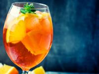 Muss in jeder Bar zu Hause sein: der Campari-Cocktail mit Orangensaft