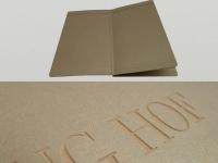 Speisekartenumschlag mit Papiergravur. Material: Pappe mit edel glänzender Oberfläche in Gold,