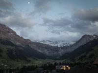 Revier Mountain Lodge Adelboden mit Panorama. / Bildquelle: Alle Bilder REVIER Hospitality Group
