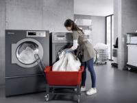 Mit Spezialprogrammen, kurzen Laufzeiten und viel  Bedienkomfort sorgen die Waschmaschinen und Trockner der Generation 'The New Benchmark Machines' von Miele für effiziente  Abläufe in der Wäscherei. / Bildquelle: Alle Bilder Miele