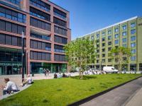 Das Moxy Hotel fügt sich perfekt in die moderne Arbeitsumgebung des I/D Cologne ein und greift die Historie des Standorts auf. / Bildquelle / Nutzungsrechte: Art-Invest Real Estate / OSMAB Holding AG