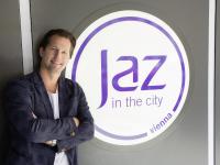 Michael Dorfer ist seit dem 01. Oktober 2022 der neue Bandleader im Jaz in the City Vienna / Bildquelle: Jürgen Hammerschmid