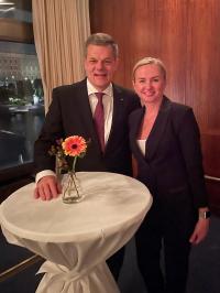 Markus Luthe (Präsident HSU) und Irina Sidletska (Präsidentin der UHRA) am 06.10.2022 in Stockholm / Bildquelle: Hotelstars Union AISBL