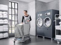 Vernetzbare Geräte für die hauseigene Wäscherei: Neue Miele-Trockner der Generation SlimLine.