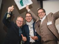 Freuen sich über den ersten Platz beim Hospitality HR Award 2022 (v.l.): Rüdiger Magowski, Tim Oberdieck und Christian von Rumohr, Meerzukunfthochdrei. / Bildquelle: Beide Thomas Loris