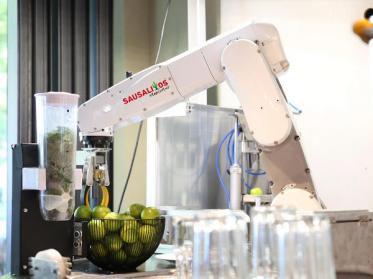 Die erste Roboter-Bar Deutschlands in München am Start